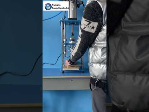 Félautomata pneumatikus műanyag extruder USB töltőkábelhez és kapcsolókhoz – 40g függőleges fröccsöntőgép