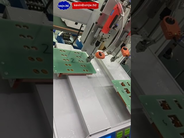 Kétadagolós, kétprogramos automata csavarozó robot – Dupla hatékonyság a gyártósoron