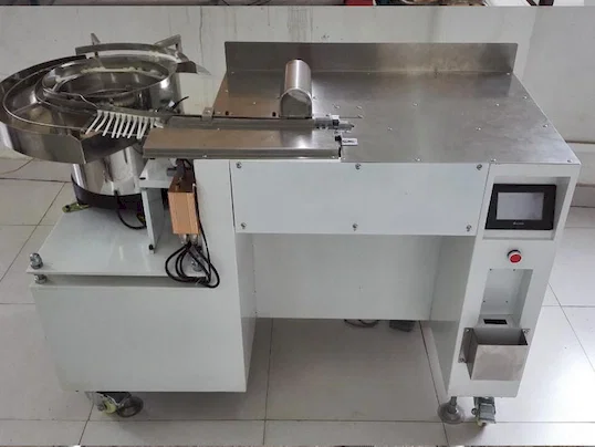 Speciális alakú nylon kábelkötegelő gép WPM-80-150-S